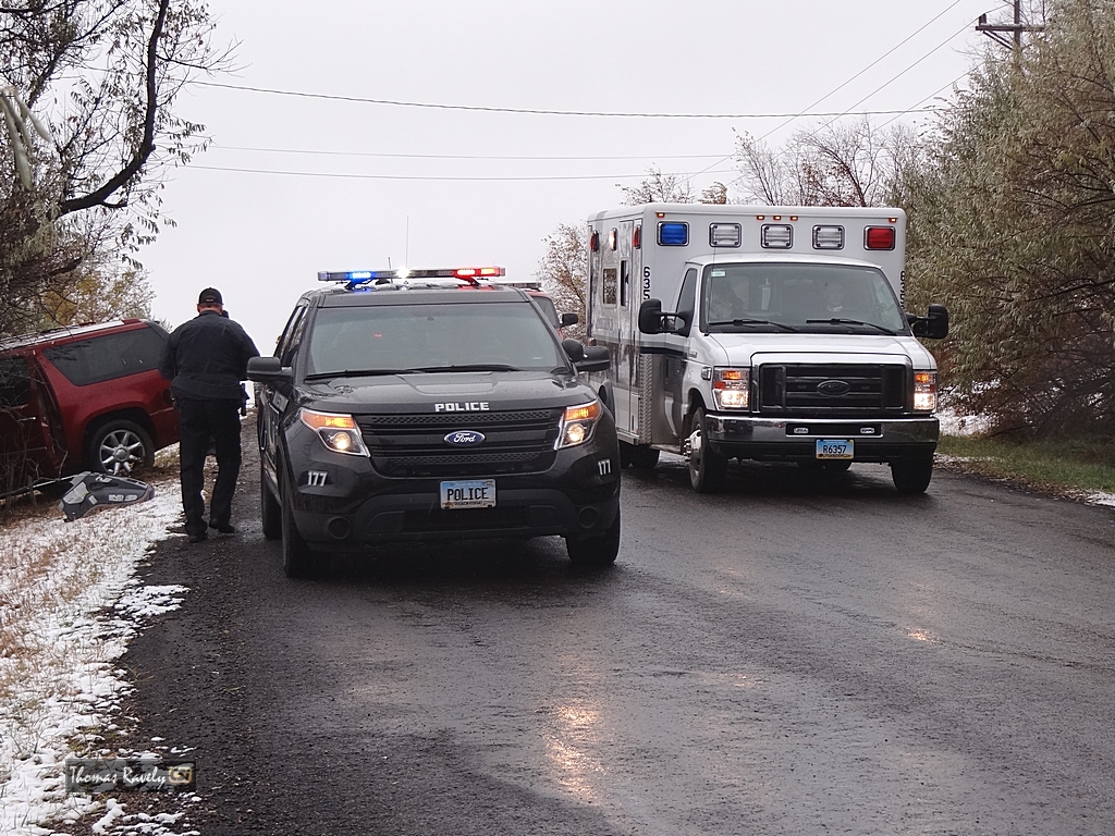 Vehicle off road 17th Ave SW      CSi photo